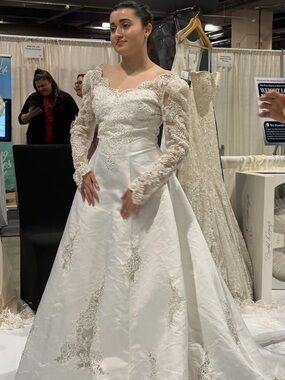 Vintage Michaelangelo Bridal Gown | Lace Beaded Wedding Dress Size 8